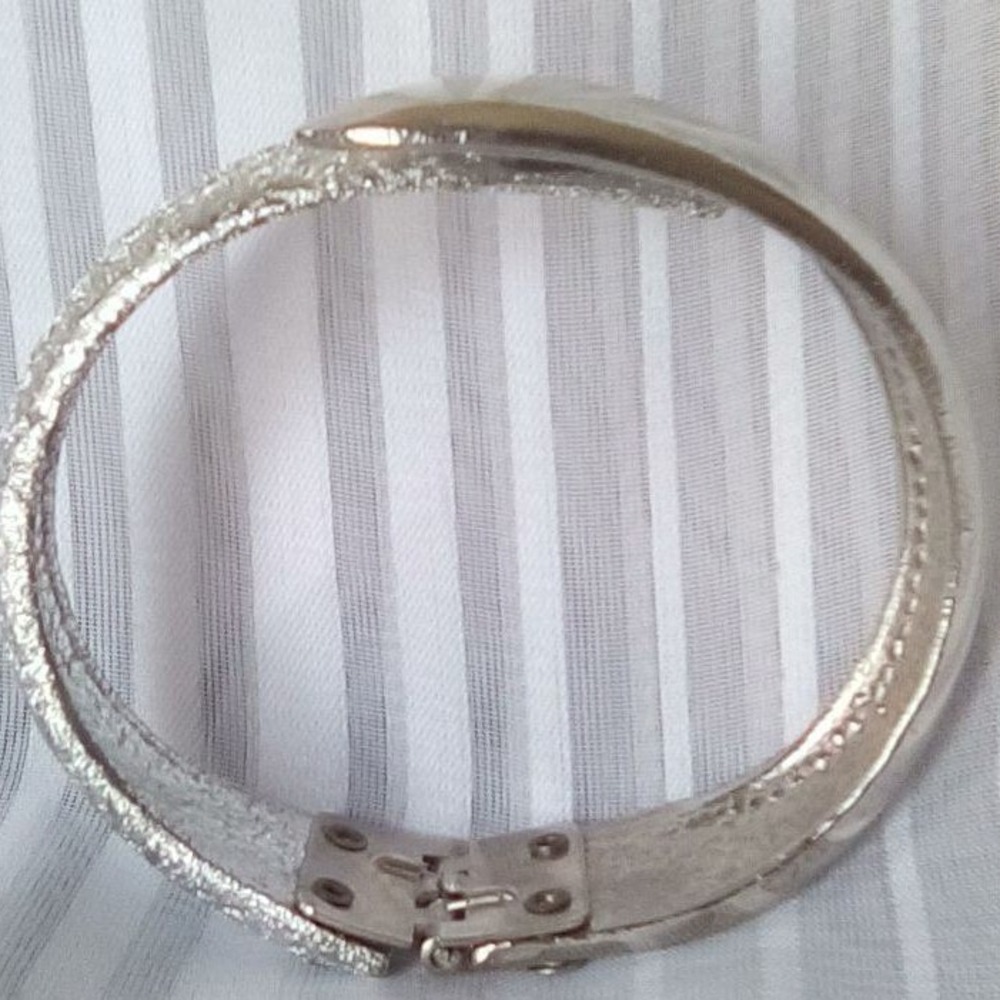 Silver‎ Tone Textured and Polished Bypass Hinged Bangle Bracelet Statement Piece - Picture 8 of 9